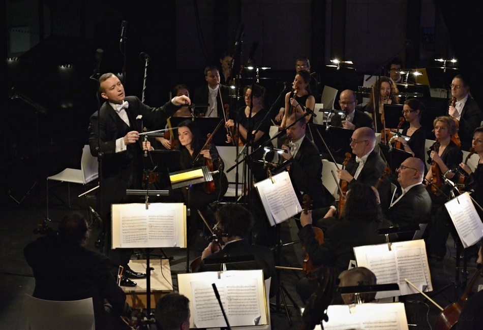 Dirigent : NORBERT BAXA