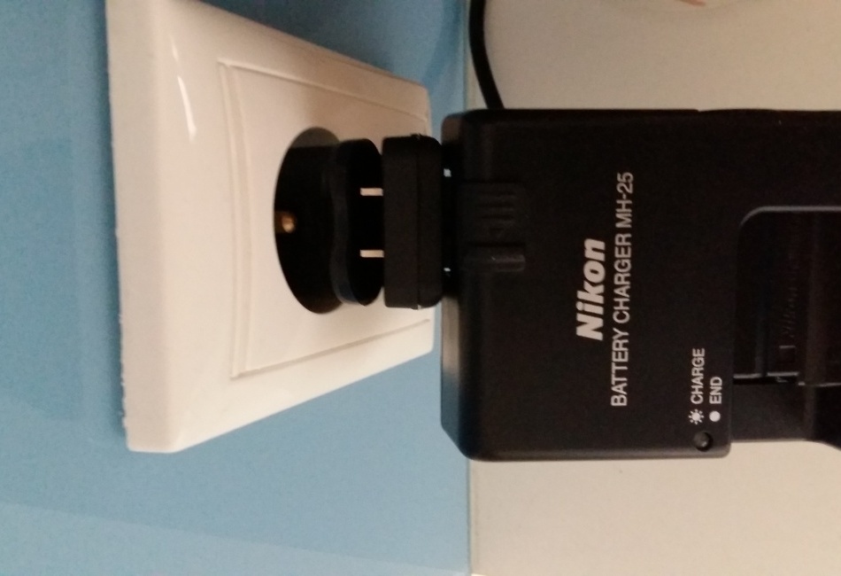 nabíječka MH-25 s EU konvertorem