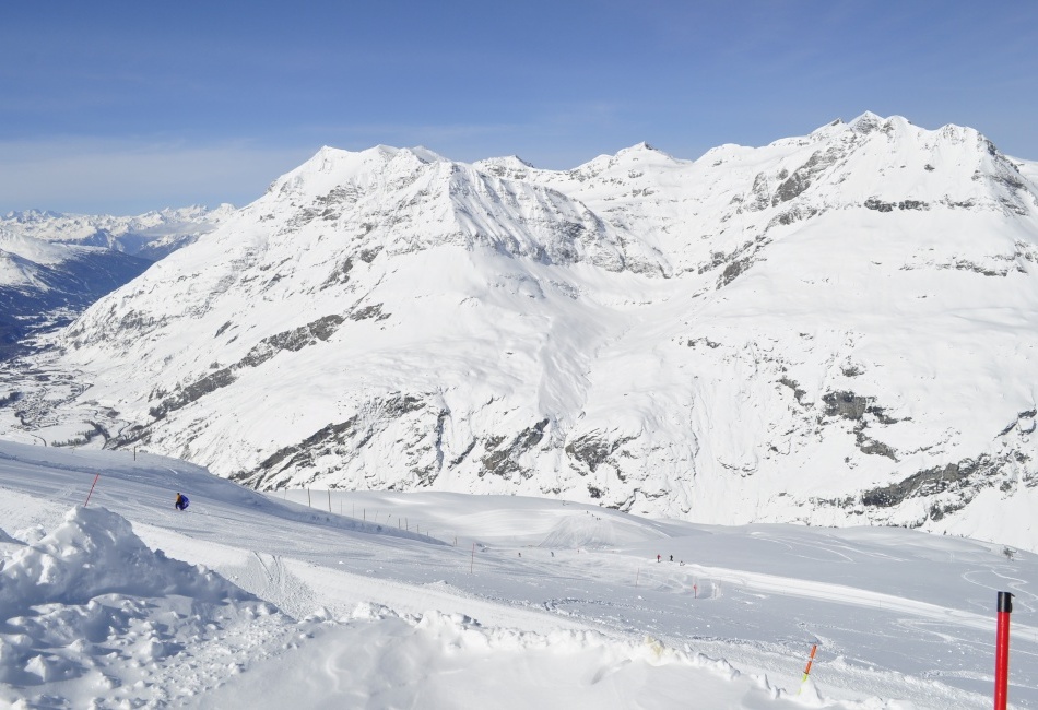 Výhled z vrcholu 3050 m n/m