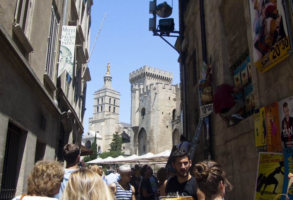 Avignon-papežský palác od náměstí